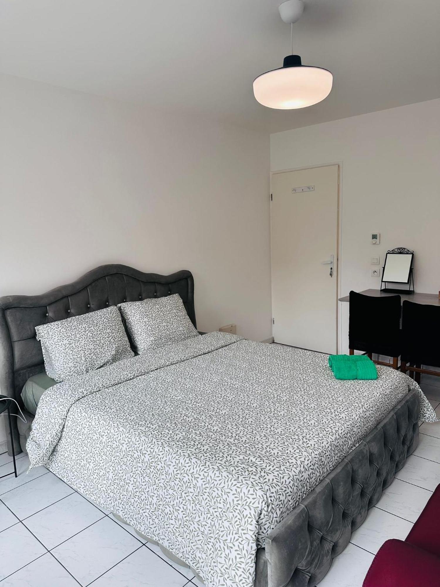 Apartamento Sri-Indo Bobigny Paris Exterior foto